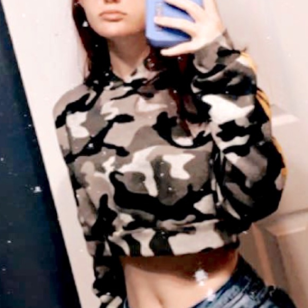 camo hooded crop top